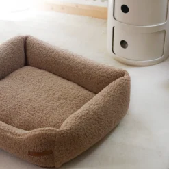 Rexproduct Frida Teddy ümmargune koera- ja kassivoodi (tumebeež) | Sniffy - Parima sõbra heaks